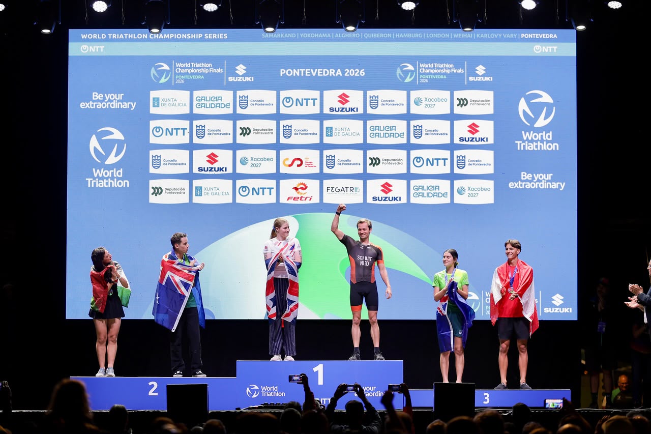 Wouter Schuit op het podium van het wereldkampioenschap triatlon